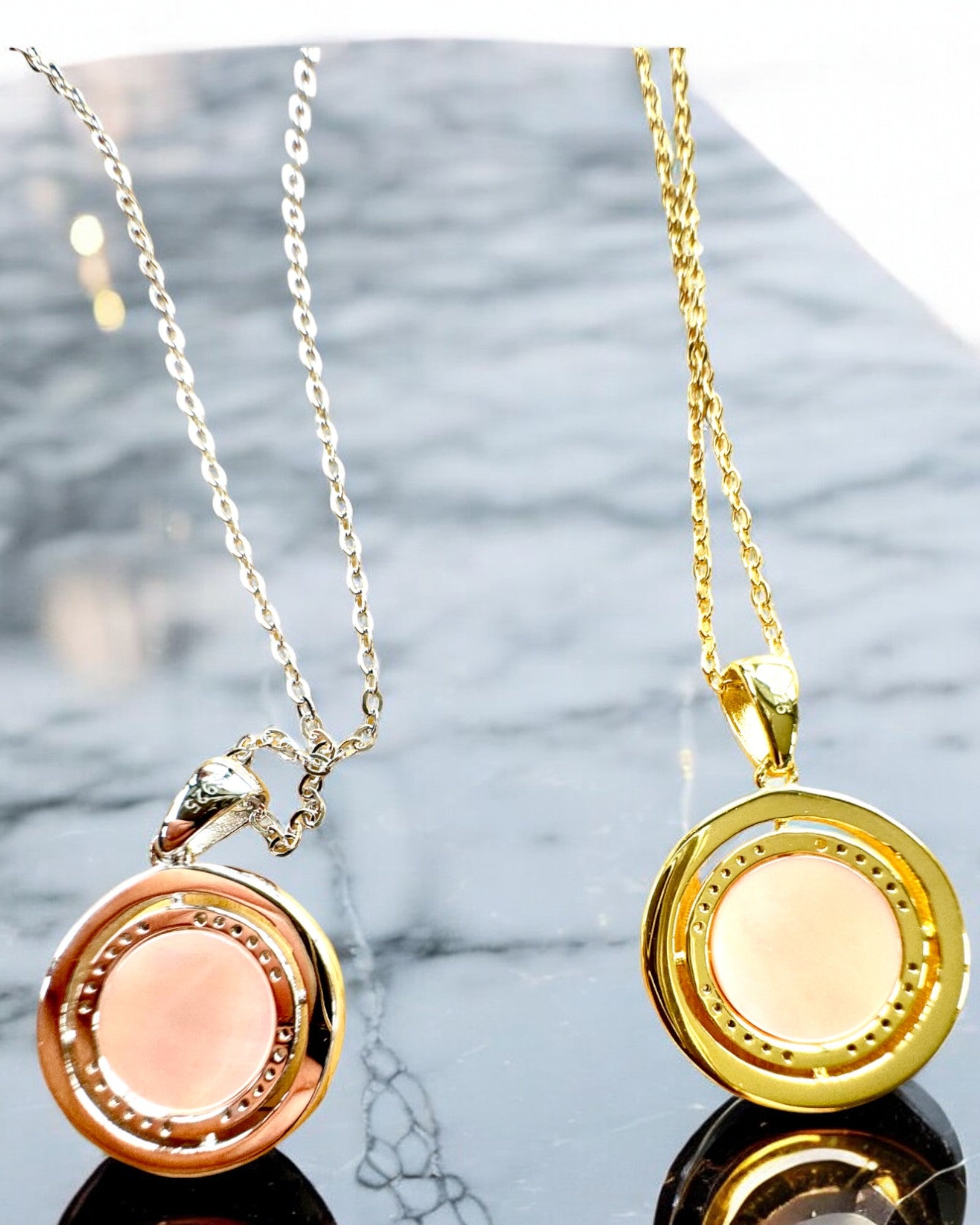 Colar Bússola "Direção Estelar", possibilidade de personalização com gravação, 2 variantes de cores à escolha