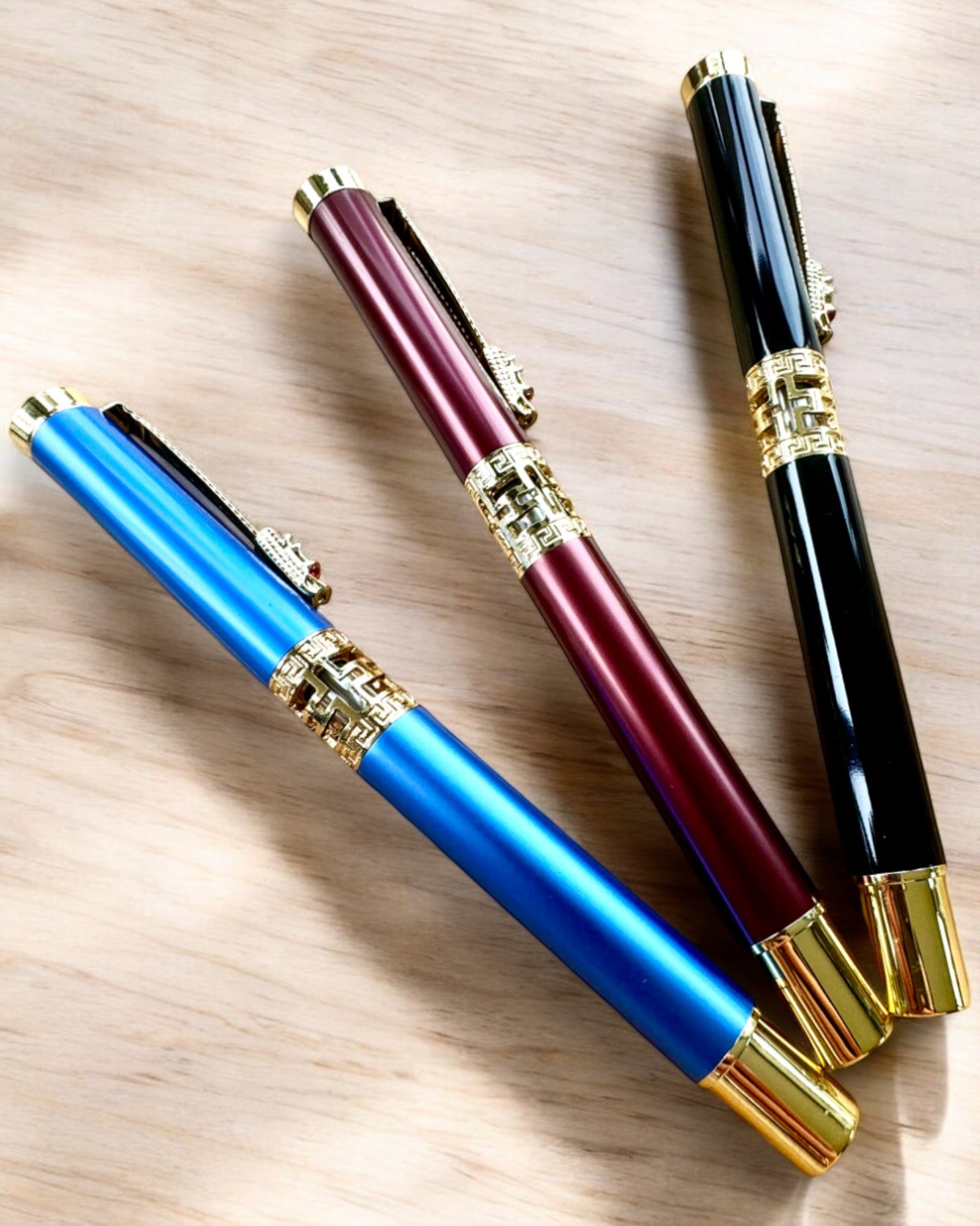 Caneta Elegante Dragão, 3 variantes de cores, possibilidade de personalização com gravação para presente