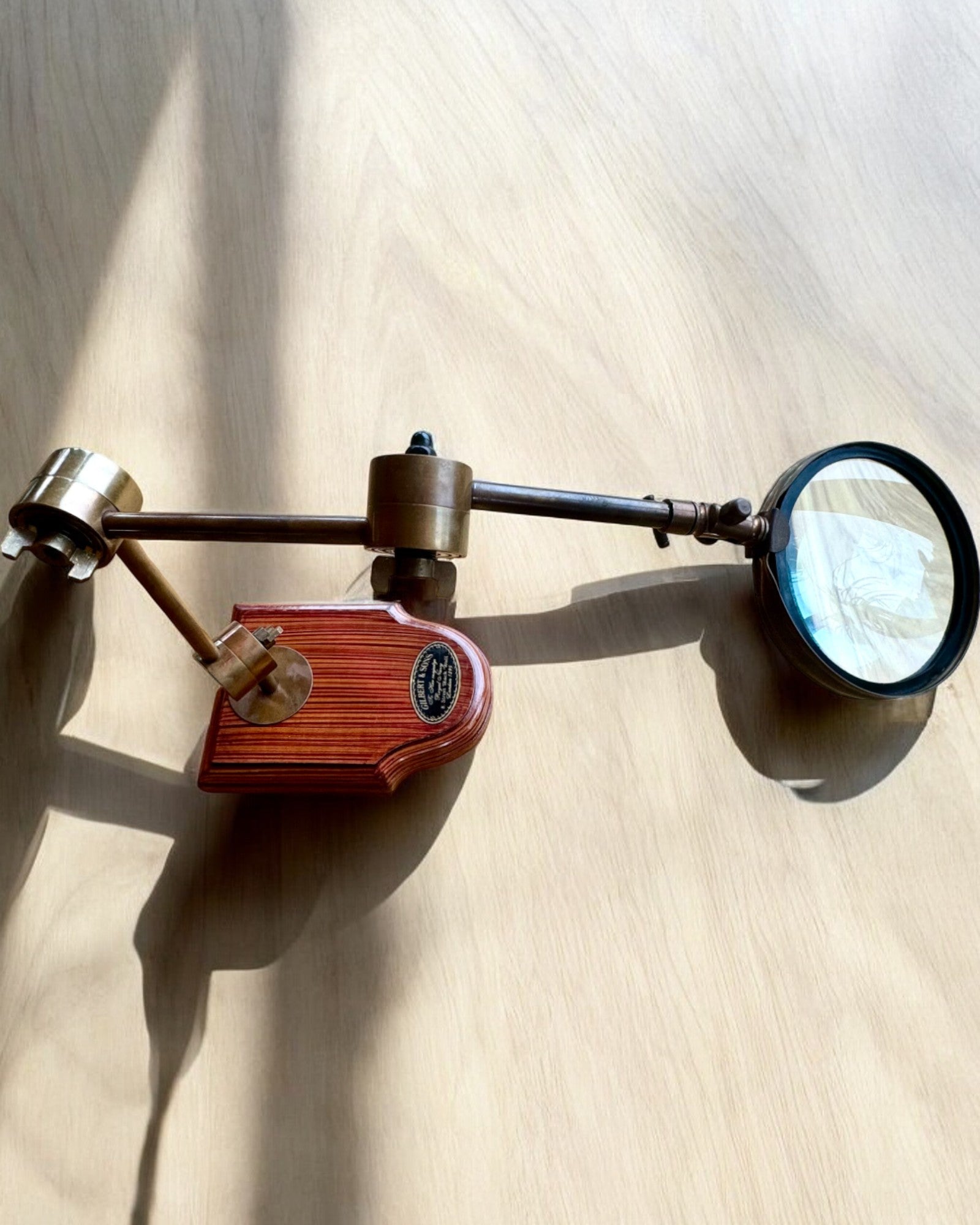 Lupa artesanal "Royal Magnifier" com base e suporte ajustável - possibilidade de personalização com gravação para presente