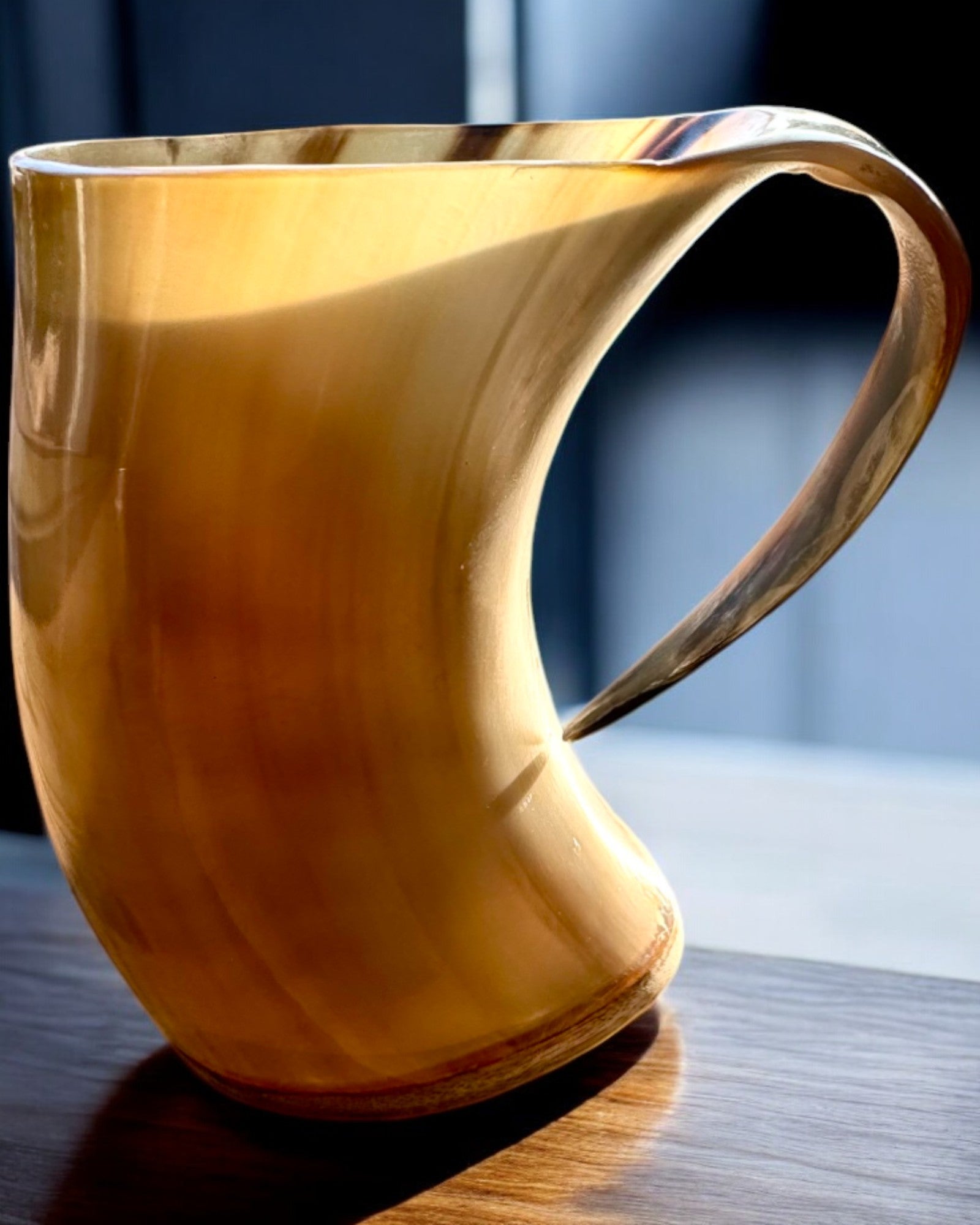 Compacto, 350 ml, Caneca Esculpida Obra-Prima com possibilidade de personalização com gravação - 2 variantes de cor