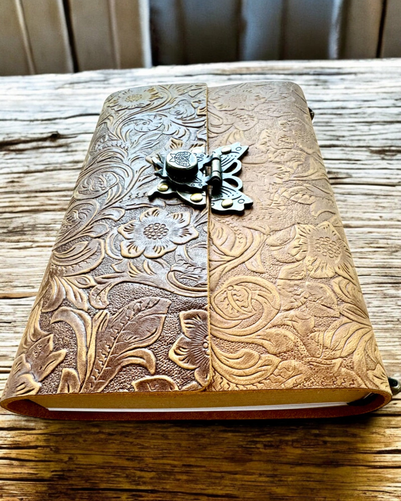 Caderno Retro de Luxo com Capa de Couro - "Vintage Elegance", 480 páginas, possibilidade de personalização com gravação