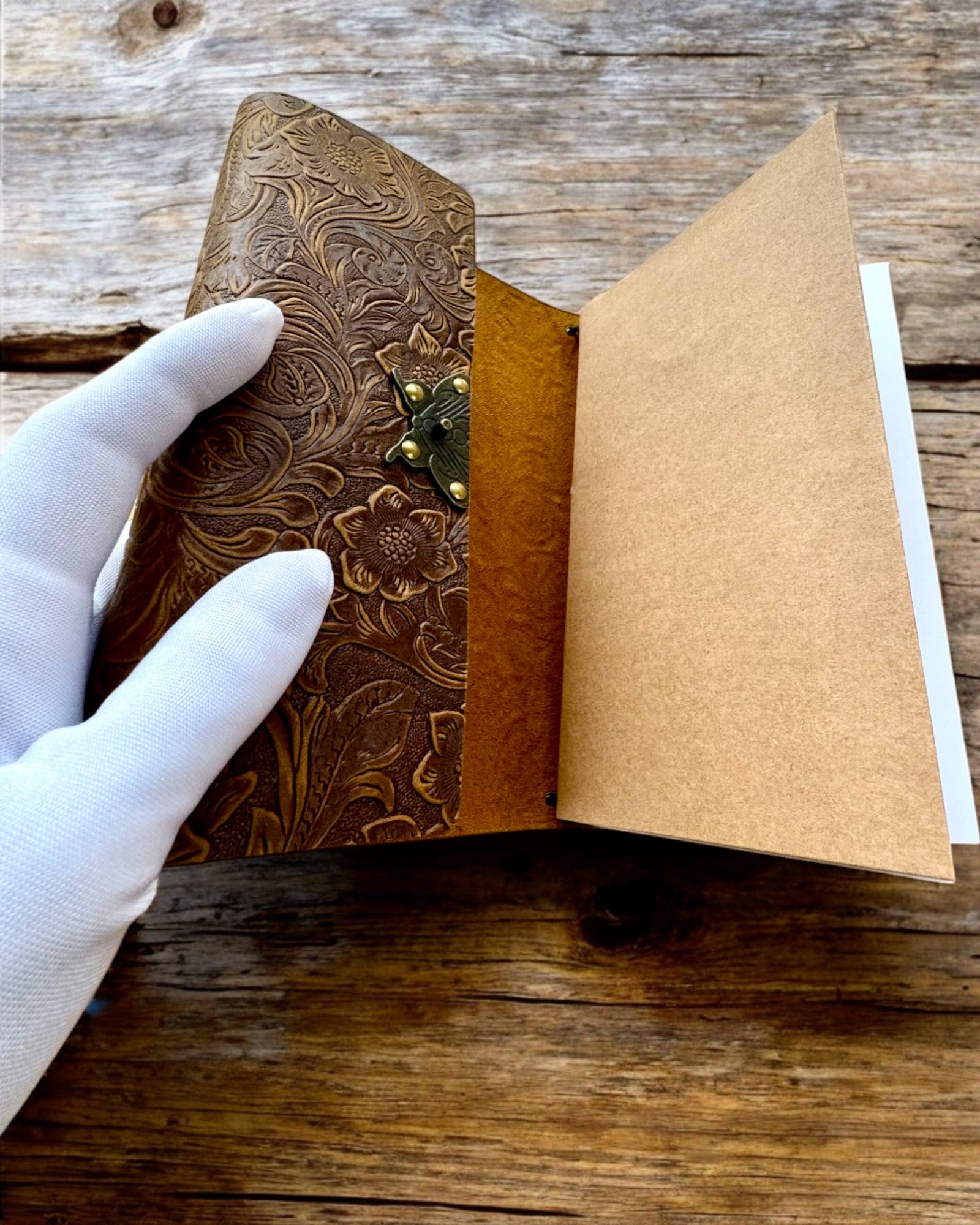 Caderno Retro de Luxo com Capa de Couro - "Vintage Elegance", 480 páginas, possibilidade de personalização com gravação