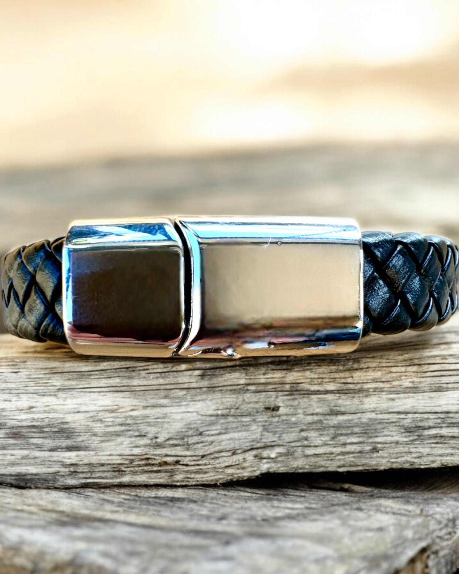 Pulseira Masculina "SkyRider" – Estilo em Couro com Caráter - possibilidade de personalização com gravação