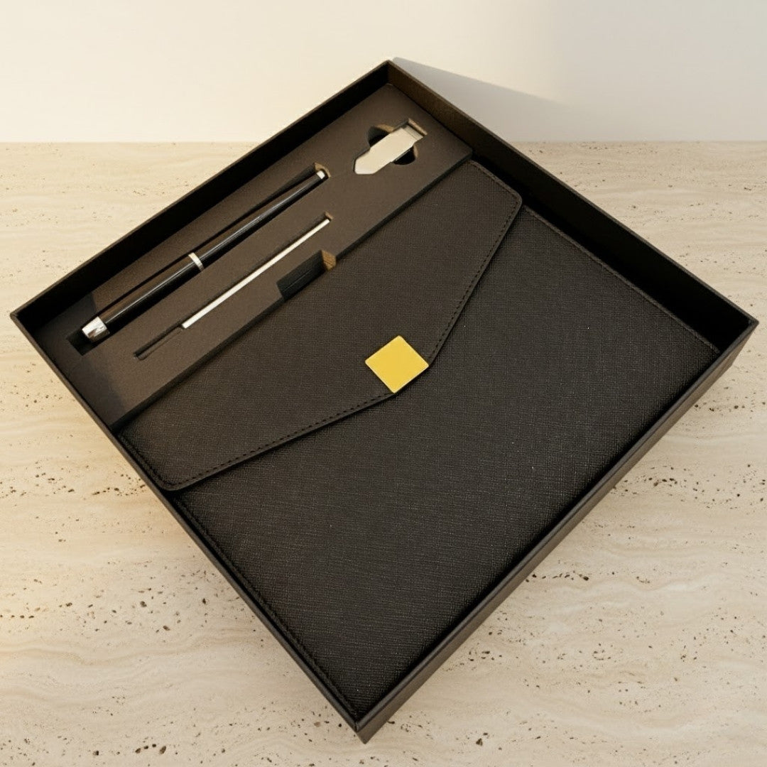 Conjunto de Presente Premium Elegante com Personalização – Caderno de Couro A5, Caneta e Pen Drive 16GB em Estojo Preto e Dourado