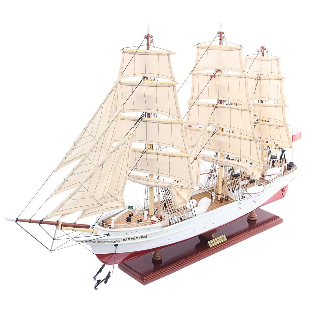 Modelo exclusivo de veleiro Dar Pomorza 82 cm com possibilidade de personalização por gravação