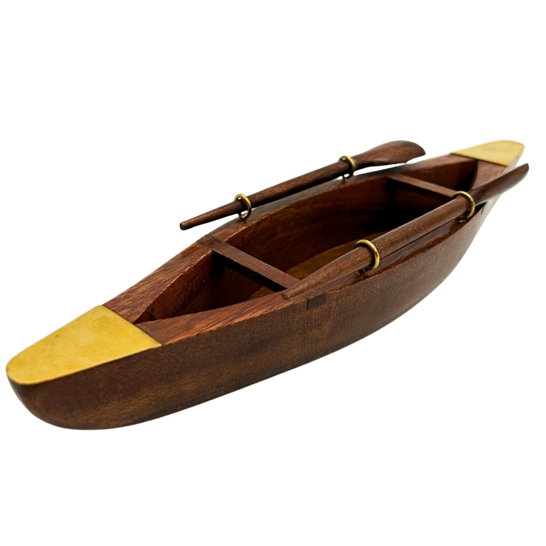 Elegante modelo de barco em madeira de 25 cm - Decoração para secretária com elementos em latão - Presente ideal para velejadores com opção de personalização por gravação - Estilo náutico e retro