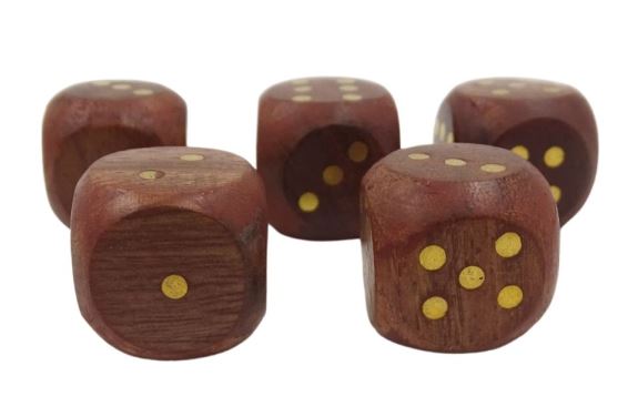 Dados de madeira para jogo em barril com gravação – Presente personalizado em acácia, altura 7 cm, diâmetro 8 cm, para maiores de 14 anos