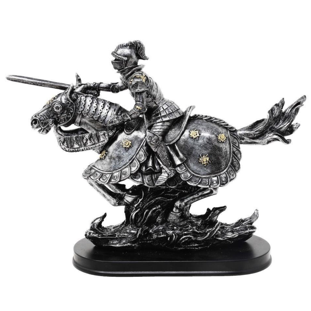 Figura Cavaleiro a Cavalo 31 cm – Polyresina Pintada à Mão com Possibilidade de Personalização por Gravação