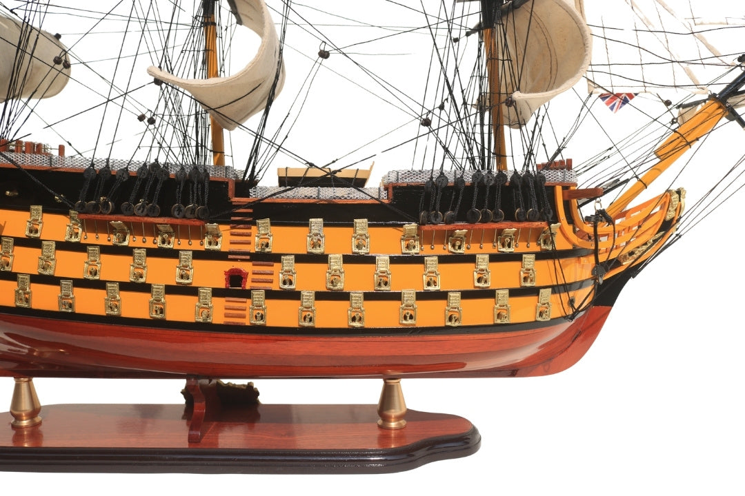 Modelo do veleiro HMS Victory 80cm montado com possibilidade de personalização por gravação - Decoração exclusiva para oferecer, feito à mão em madeira exótica, alta qualidade e atenção aos detalhes
