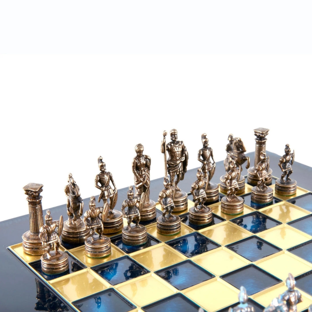 Xadrez em latão 28 x 28 cm com gravação personalizada – Presente exclusivo para enxadrista, acabamento manual de alta qualidade, cor antiga com tabuleiro azul escuro e dourado