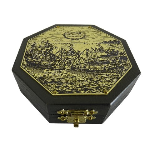 Relógio de sol octogonal e bússola H06 com possibilidade de personalização por gravação – presente elegante para amantes da navegação, feito em madeira e latão, com ornamentação rica, dimensões 7,3 x 2 cm