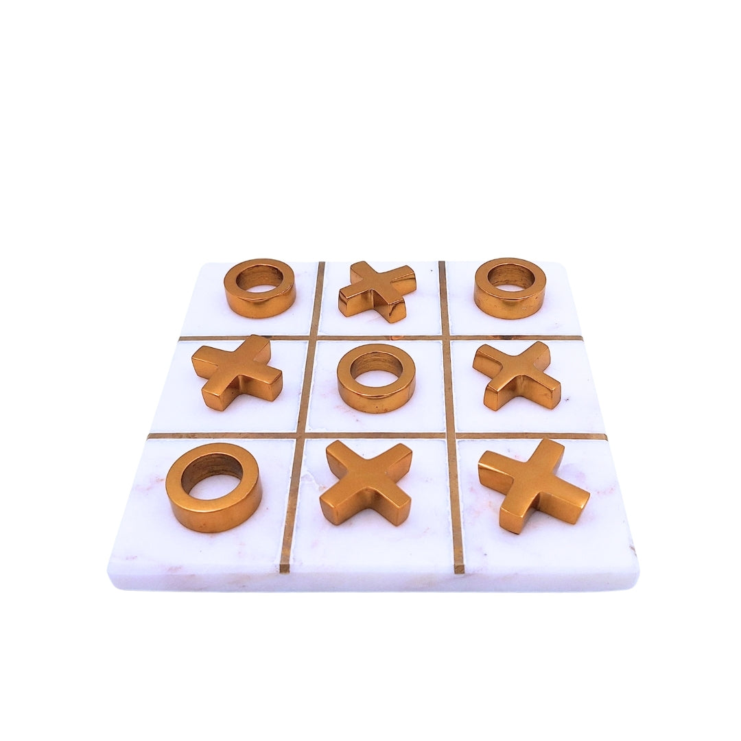 Jogo da Velha Elegante com Base em Mármore e Possibilidade de Personalização com Gravação – Presente Ideal no Estilo Glamour, Dimensões 14 x 14 cm, Material: Mármore e Latão