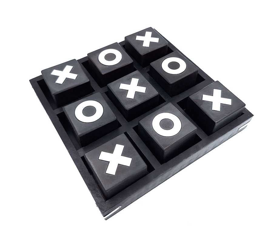 Jogo Grande de Velha em Madeira 24x24 cm com Possibilidade de Personalização por Gravação - Jogo Estratégico Elegante para Presente - Combinação Clássica Preto e Branco, Madeira de Alta Qualidade