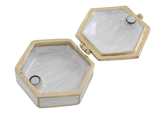 Caixa de presente elegante em metal com cristais B0035-08WH, branco e dourado, possibilidade de personalização por gravação, ideal para joias e pequenos objetos, 5x5x2 cm