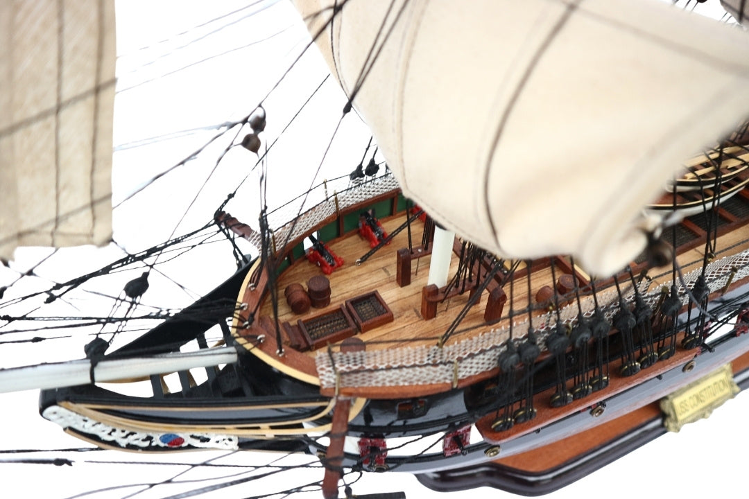 Grande modelo exclusivo do veleiro USS Constitution 100cm com possibilidade de personalização por gravação
