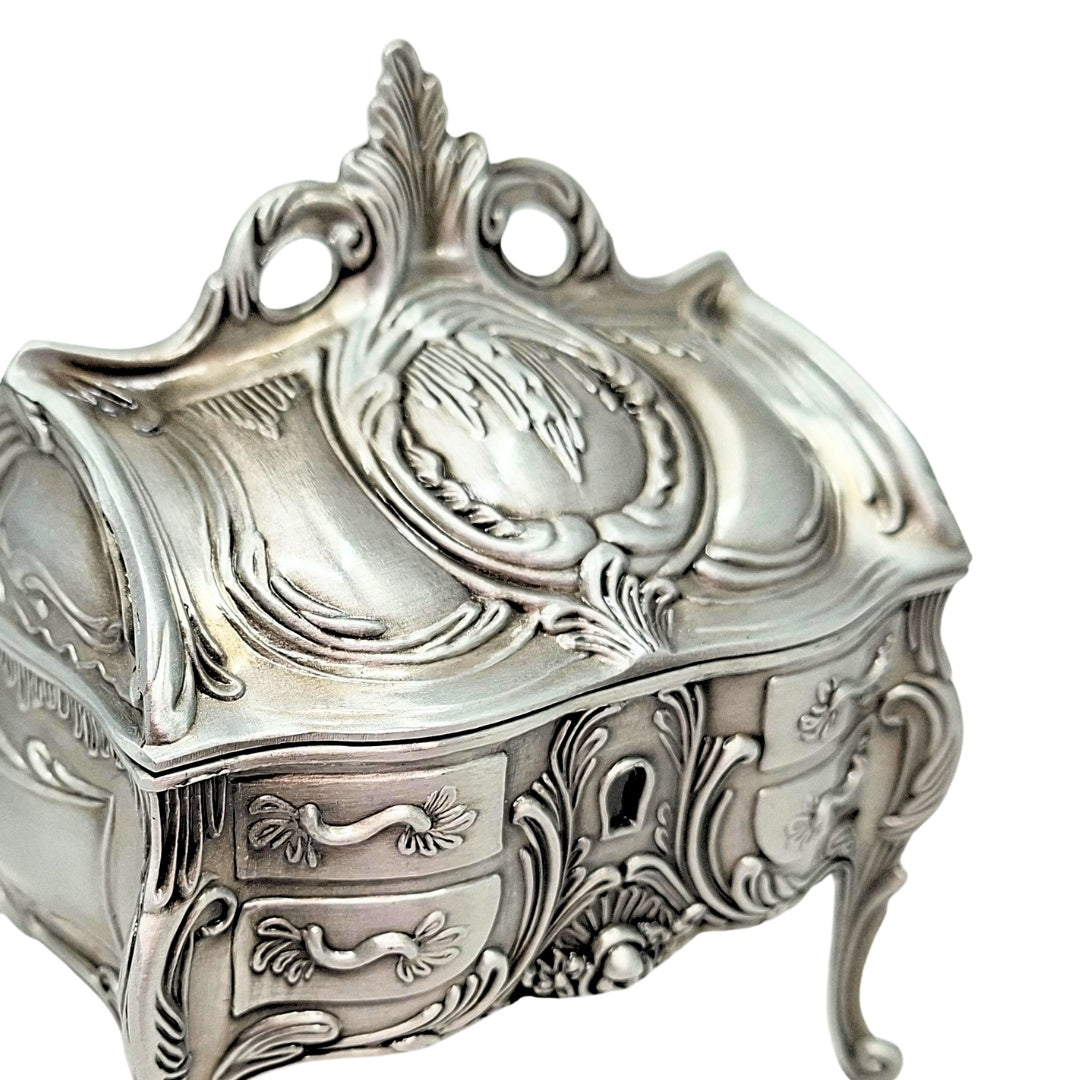 Caixa de Joias Metálica Prateada Retro 2056M com Possibilidade de Gravação - Presente Elegante para o Dia da Mãe ou Aniversário, Dimensões 9,7 x 10 x 6,7 cm, Estilo Rococó com Ornamentação Floral