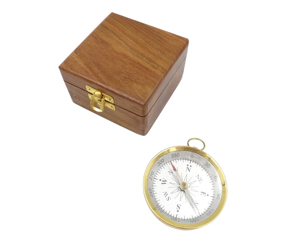 Bússola de latão em caixa de madeira com possibilidade de personalização por gravação - presente elegante para amantes da marinharia, diâmetro 7,5 cm, altura 1,5 cm
