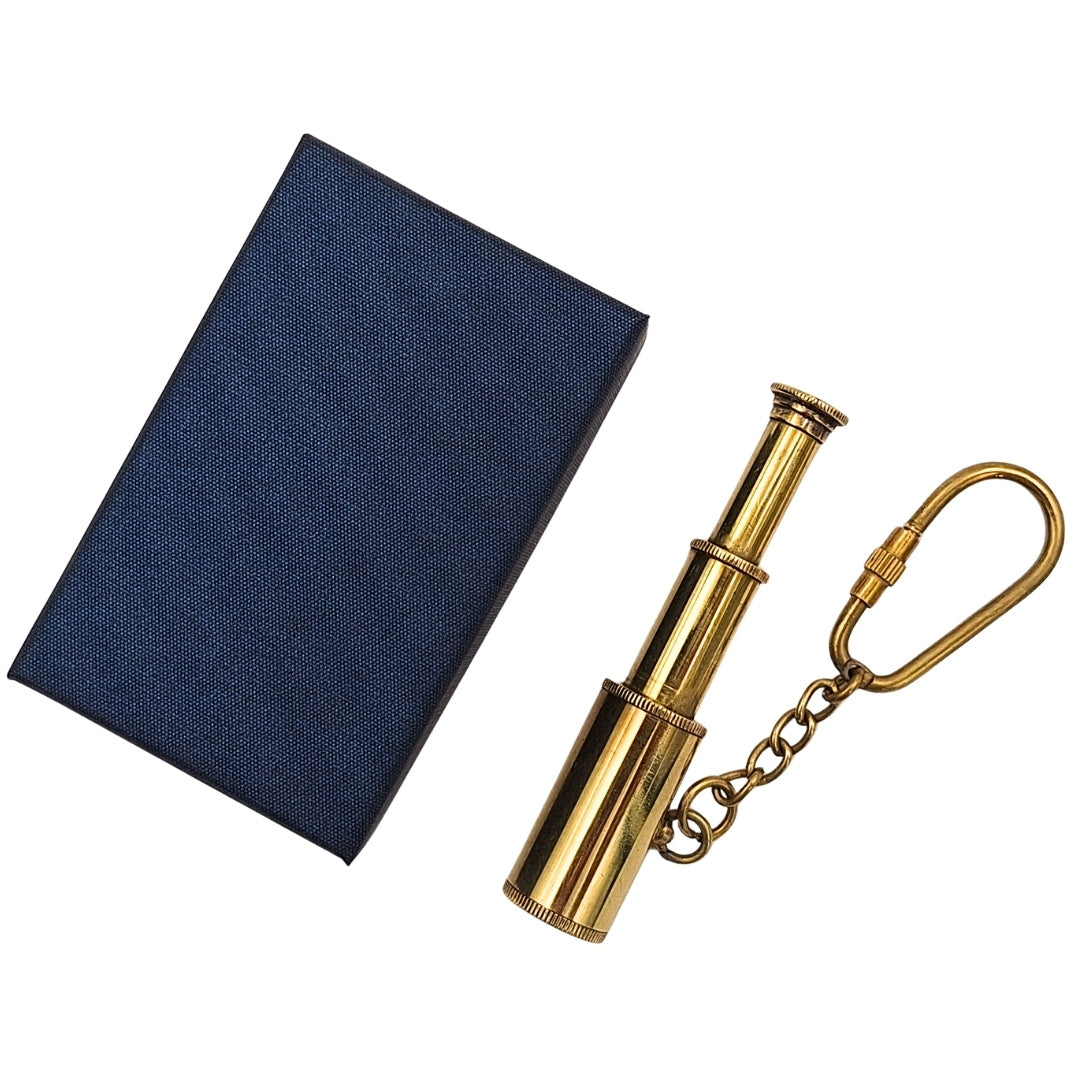 Chaveiro Luneta de Latão com Possibilidade de Gravação – Presente Elegante em Caixa Azul Marinho