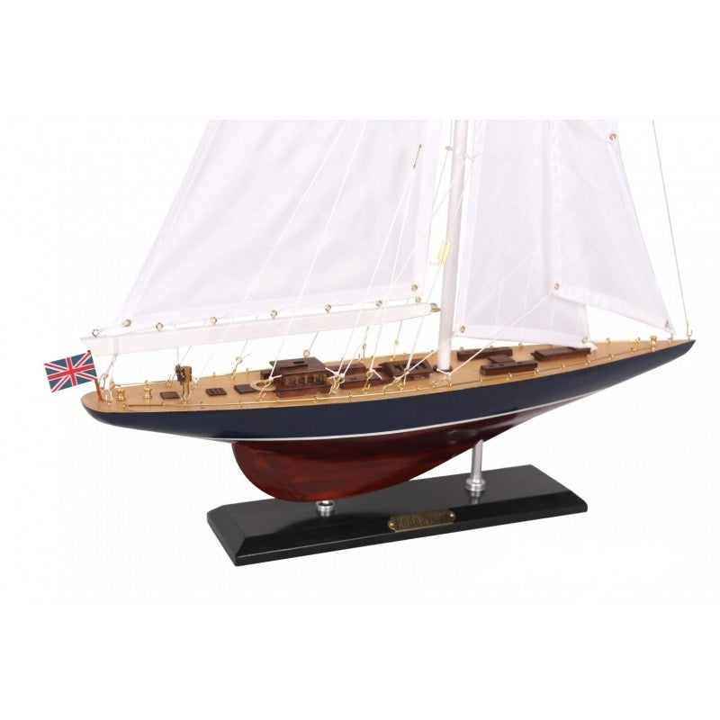 Réplica do iate Endeavour 70 cm com possibilidade de personalização por gravação