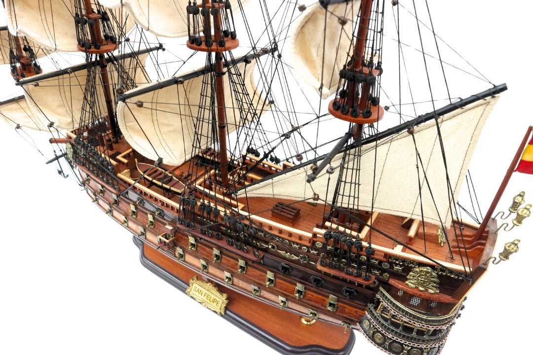Modelo do veleiro San Felipe 80cm, com possibilidade de personalização por gravação