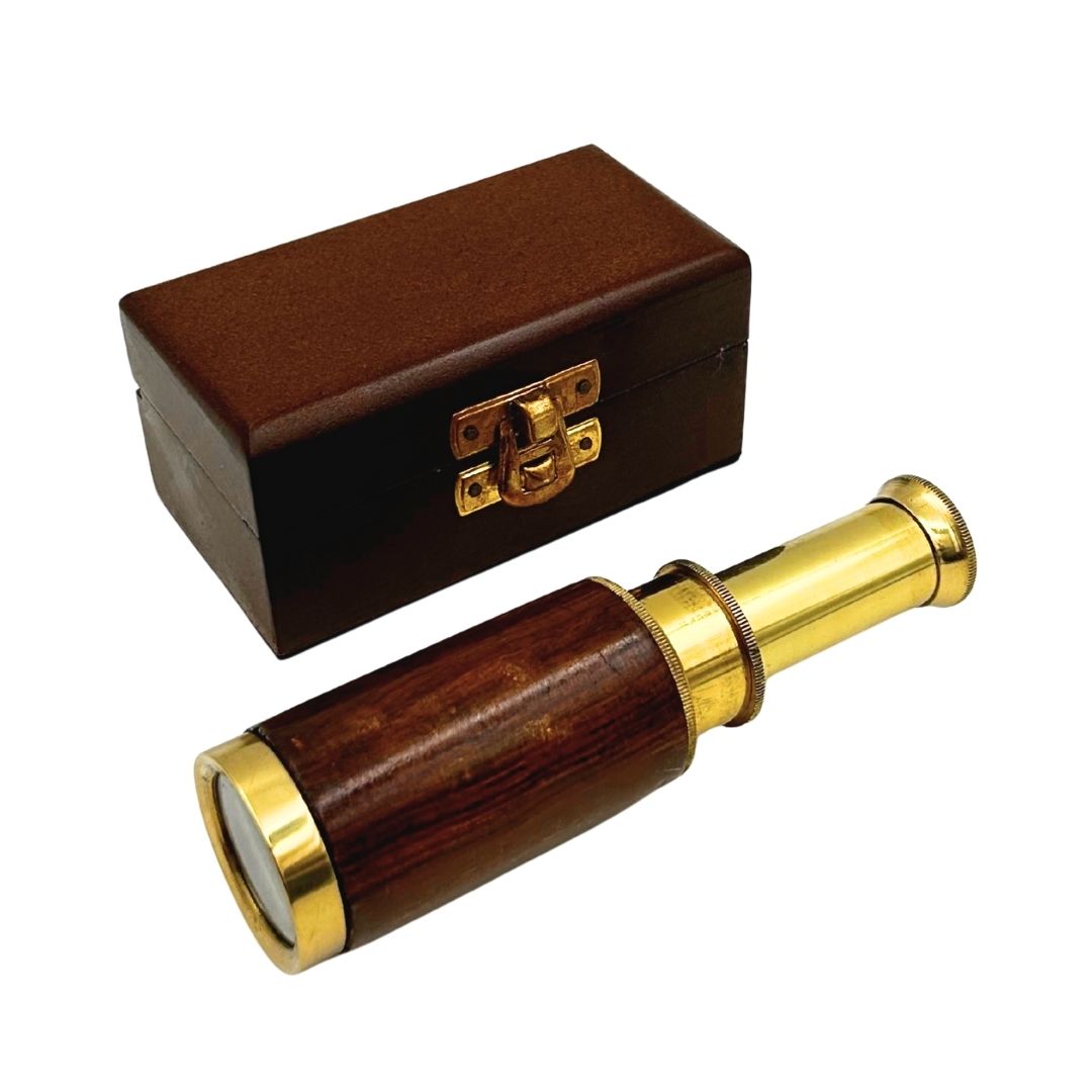 Luneta em Latão com Gravação em Caixa de Madeira – Presente Elegante em Estilo Retro, Ideal para Decoração de Escritório ou Gabinete, Altura 15,5 cm, Material: Latão e Madeira