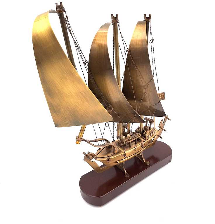 Navio em Latão com Base de Madeira 38 cm com Possibilidade de Gravação