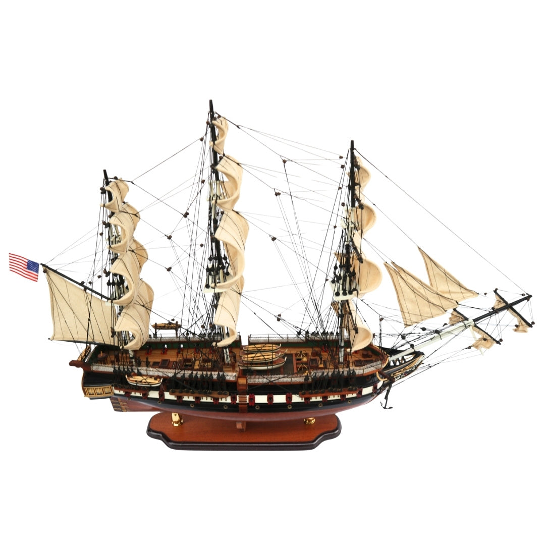 Grande modelo exclusivo do veleiro USS Constitution 100cm com possibilidade de personalização por gravação