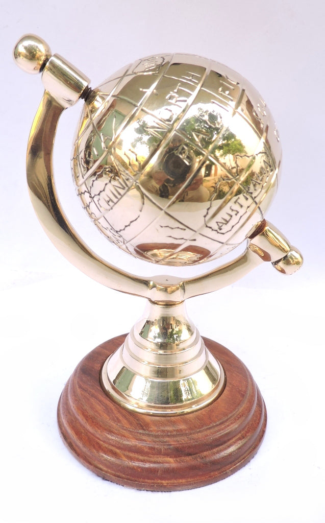 Globo Decorativo Metálico GWB61 com Contornos dos Continentes Gravados à Mão e Possibilidade de Personalização