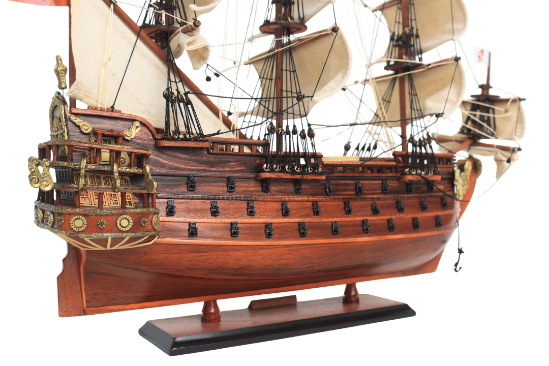 Modelo exclusivo do veleiro San Felipe – SF4, com possibilidade de personalização por gravação