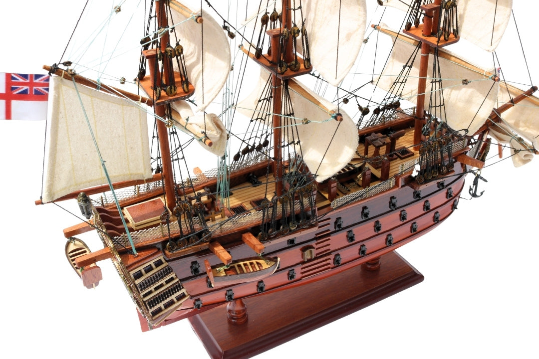 Modelo do veleiro HMS Victory montado 54 cm - Réplica feita à mão com possibilidade de personalização por gravação - Presente ideal para amantes da vela - Alta qualidade, base de madeira elegante
