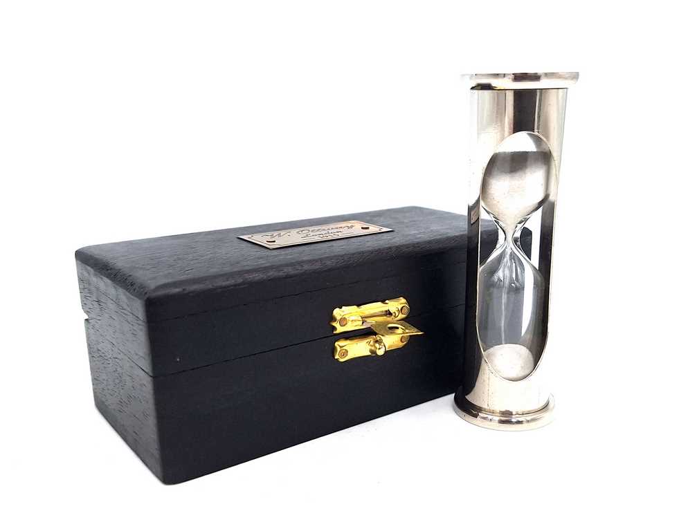 Ampulheta em Latão Retro com Caixa de Madeira - Gravação Personalizada - Presente Ideal para 1 Minuto - Altura 8,5 cm - Decoração Elegante para Secretária