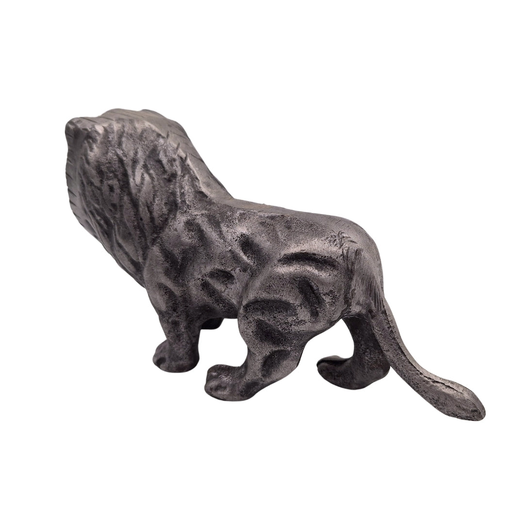 Figura decorativa LEO em alumínio na cor prata, gravação personalizada