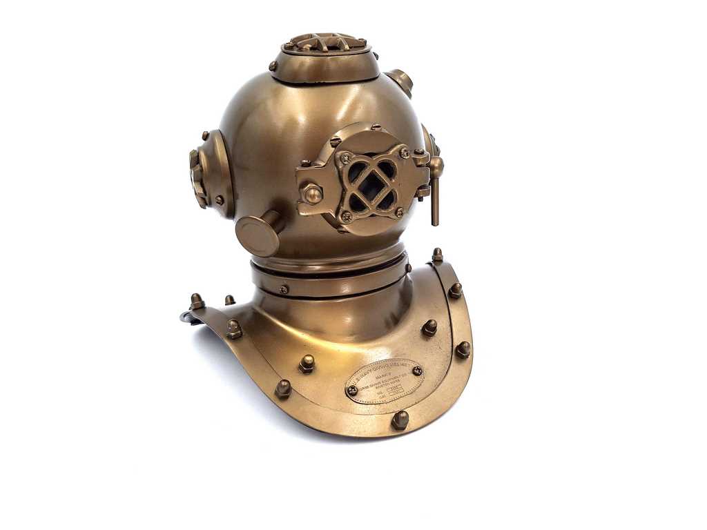 Capacete de Mergulho Dourado US Navy NC2084B em Latão com Possibilidade de Personalização por Gravação
