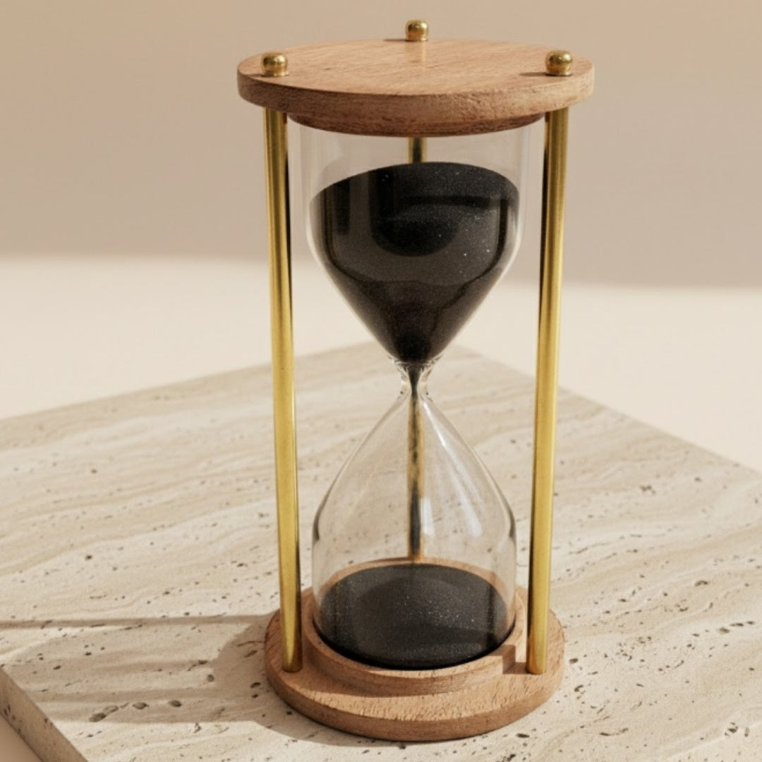 Ampulheta de Latão e Madeira de 5 minutos com Gravação Personalizada – Decoração Retro Elegante para Presente – Altura 15,5 cm, Areia Preta, Latão e Madeira