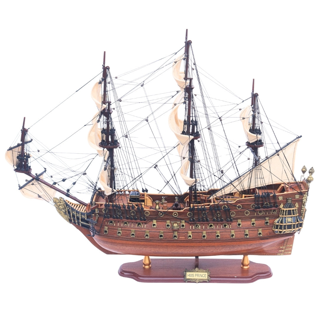 Grande modelo exclusivo do veleiro HMS Prince 94cm com possibilidade de personalização por gravação