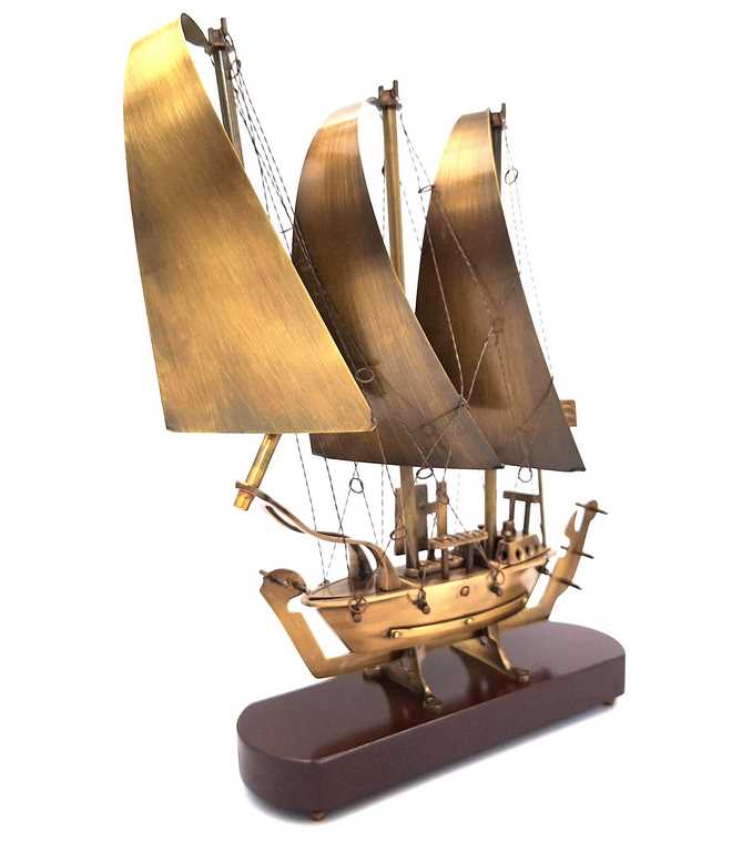 Navio em Latão com Base de Madeira 38 cm com Possibilidade de Gravação