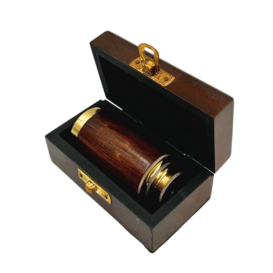 Luneta em Latão com Gravação em Caixa de Madeira – Presente Elegante em Estilo Retro, Ideal para Decoração de Escritório ou Gabinete, Altura 15,5 cm, Material: Latão e Madeira