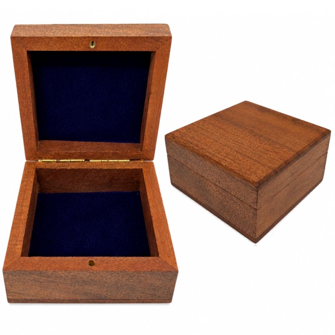 Caixa de madeira para presentes, tipo porta-joias, 8x8 cm, com forro azul-marinho e personalizável com gravação