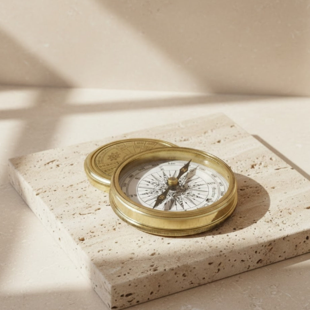 Bússola de Latão com Calendário de 40 Anos e Possibilidade de Gravação