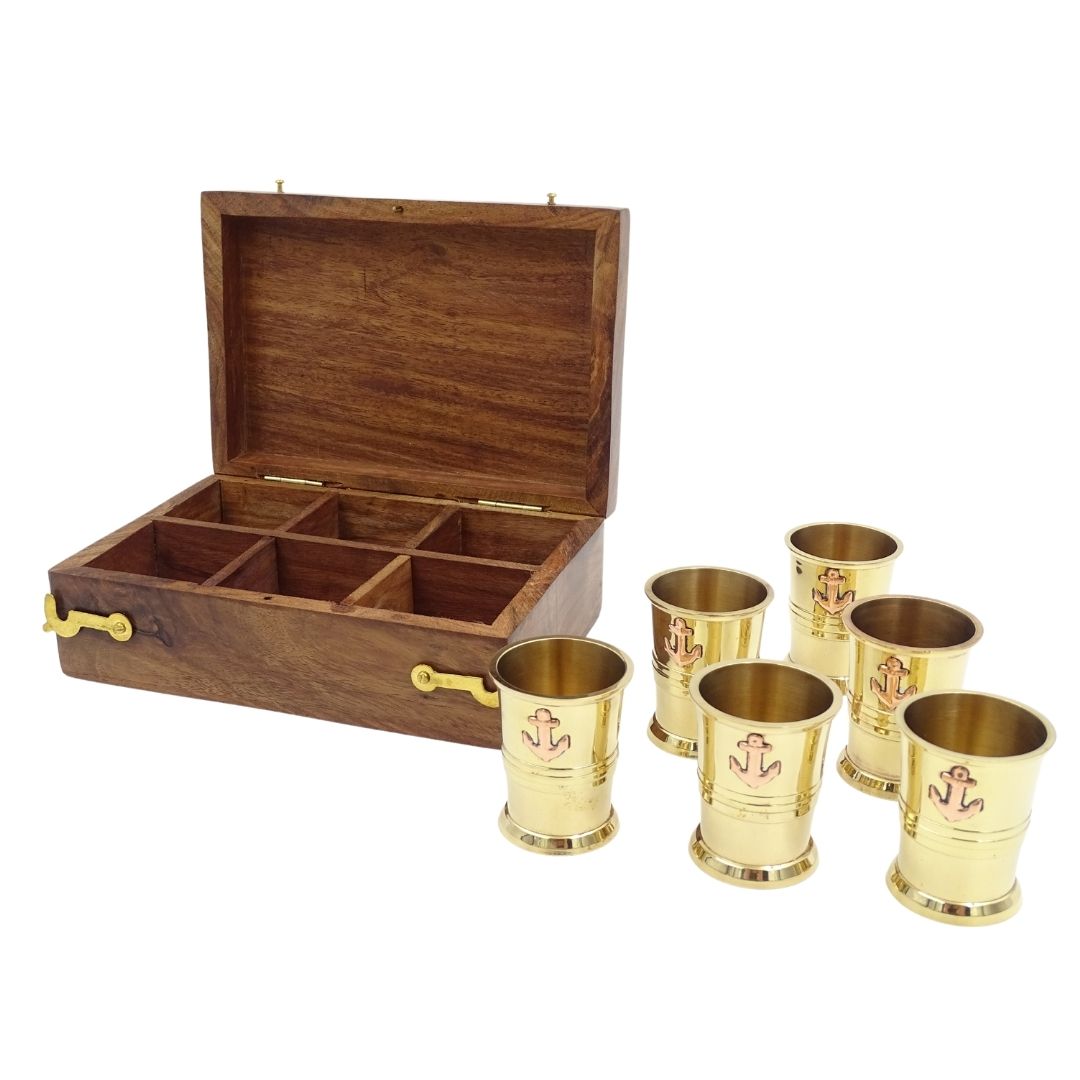 Conjunto de 6 Copos Metálicos com Âncora em Caixa de Madeira - Ideal para Presente com Possibilidade de Personalização com Gravação - Latão Dourado, Capacidade 50 ml, Design Elegante para Amantes da Náutica