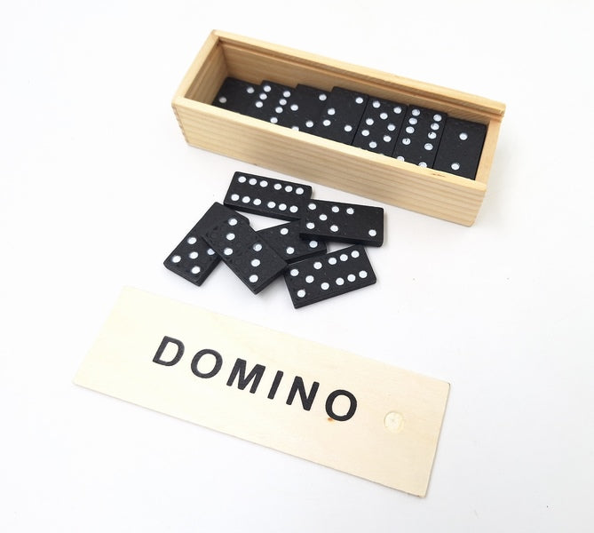 Dominó em caixa de madeira com possibilidade de personalização por gravação - presente ideal para amantes de jogos de tabuleiro, 28 peças de plástico, dimensões da caixa 5 x 15 x 3,5 cm, material: madeira e plástico