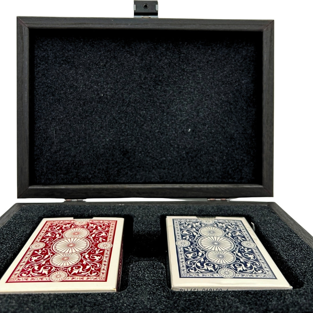Cartas de jogo exclusivas em caixa decorativa com possibilidade de personalização por gravação - Azul escuro e vermelho, caixa de madeira com forro de veludo