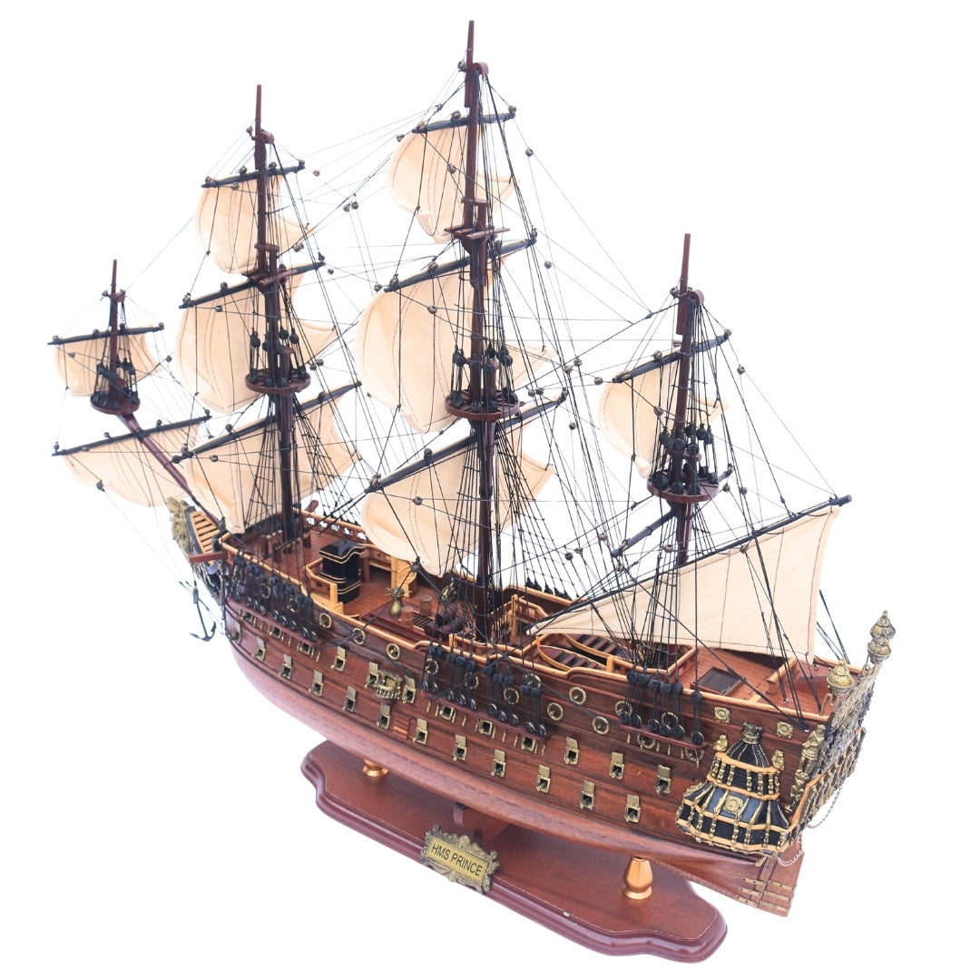 Grande modelo exclusivo do veleiro HMS Prince 94cm com possibilidade de personalização por gravação