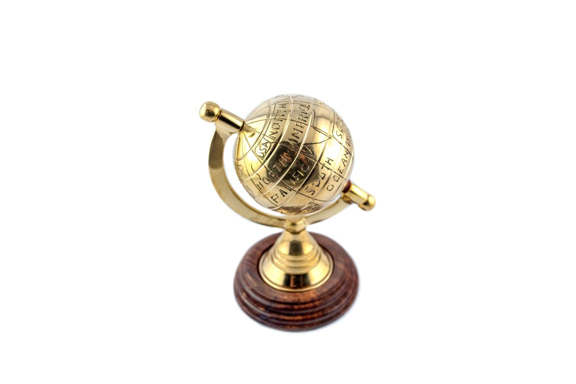 Globo Decorativo Metálico GWB61 com Contornos dos Continentes Gravados à Mão e Possibilidade de Personalização