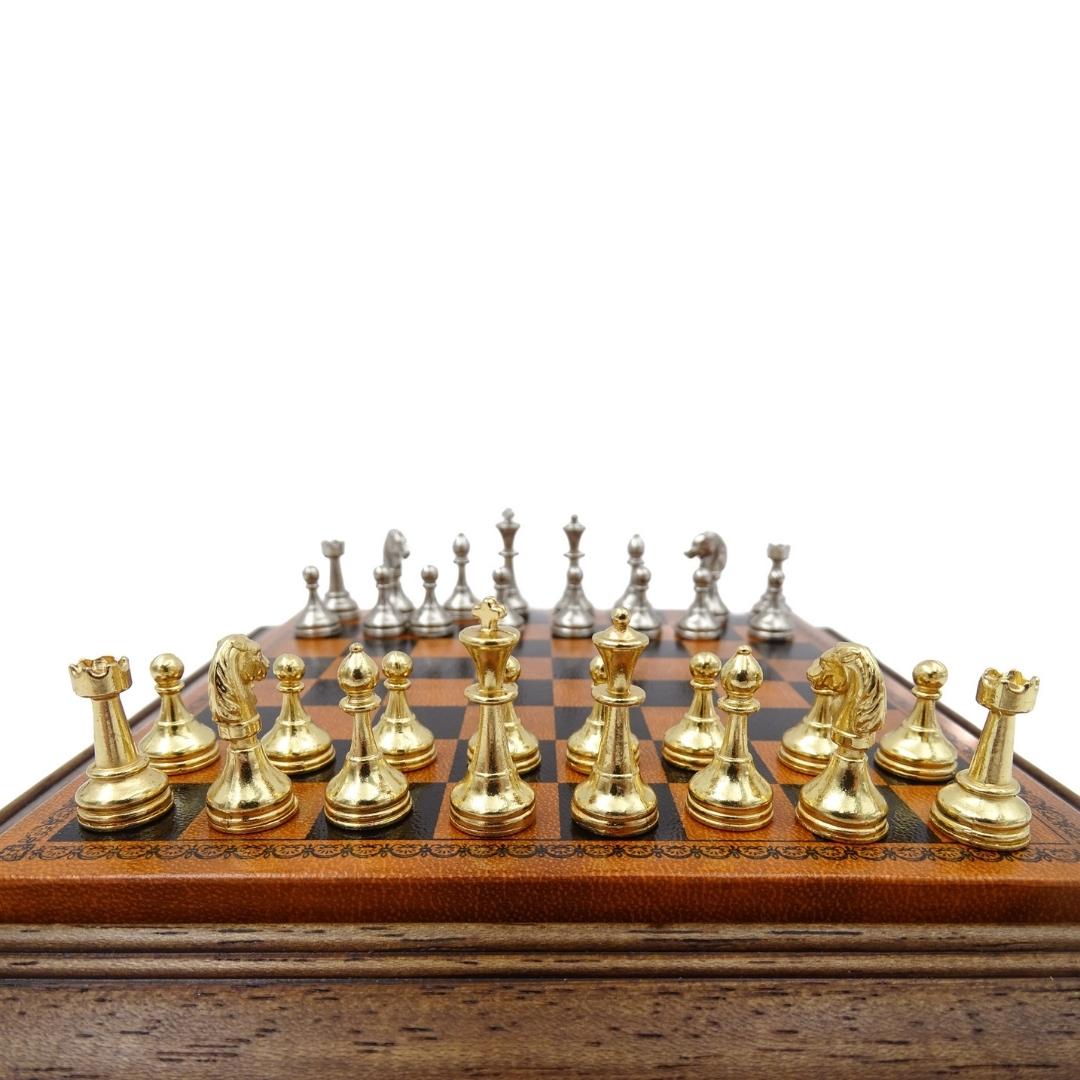 Xadrez magnético metálico exclusivo Italfama 18x18 cm com possibilidade de gravação personalizada – presente elegante para qualquer ocasião, tabuleiro castanho-preto com peças dourado-prateadas