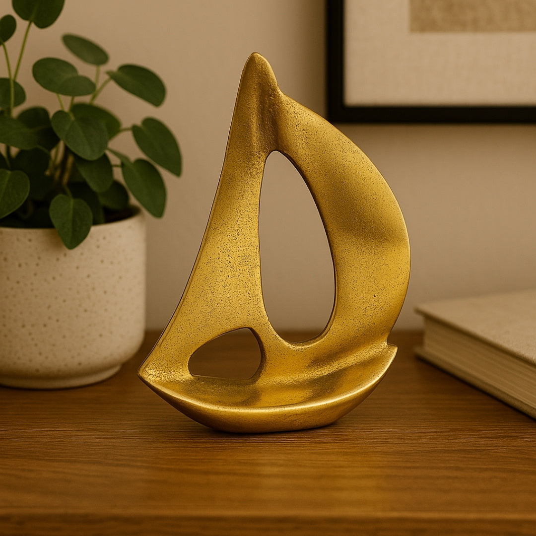 Iate Dourado em Alumínio 19,5 cm com Possibilidade de Personalização por Gravação - Decoração Elegante para Presente para Amantes da Navegação