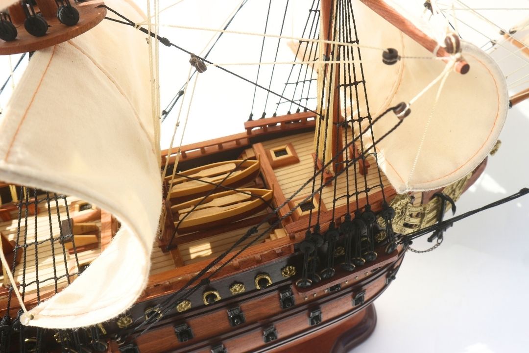Modelo de luxo do veleiro Soleil Royal 65cm - SOL6, com possibilidade de personalização por gravação
