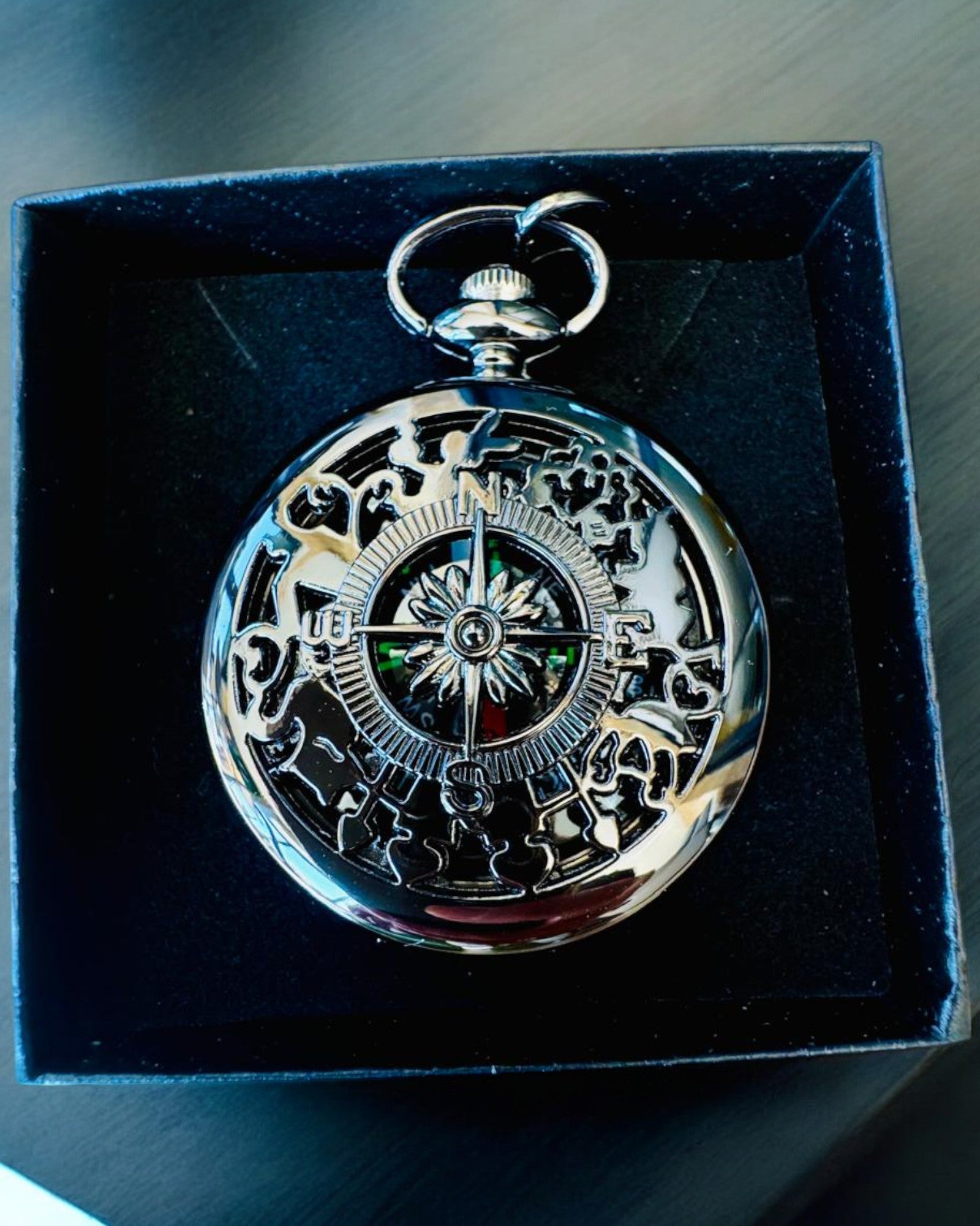 Bússola em estilo de relógio de bolso "Navigator" - Cor metal escuro
