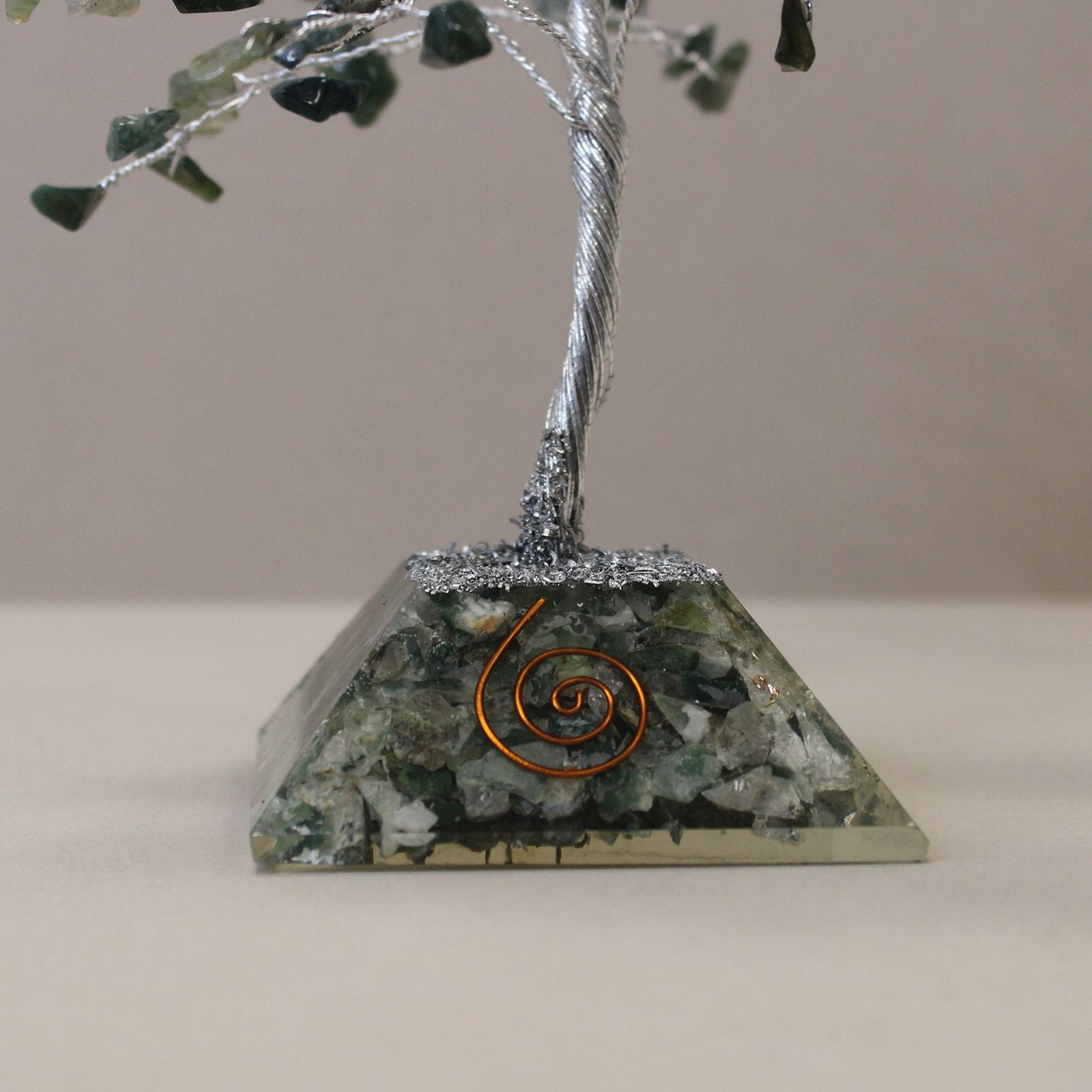 Árvore de Pedras com Base de Orgonite - 160 Pedras de Ágata Musgosa