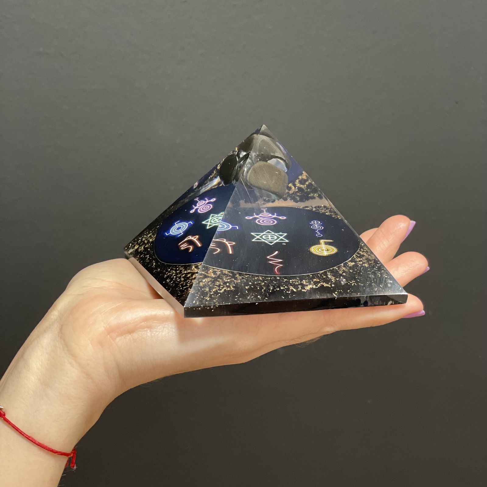 Pirâmide Orgonite Midnight Reiki